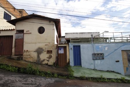 Casa para alugar com 80m², 2 quartos e sem vagaFachada