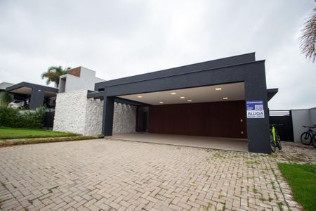 Casa de condomínio para alugar com 299m², 4 quartos e 6 vagasFachada 