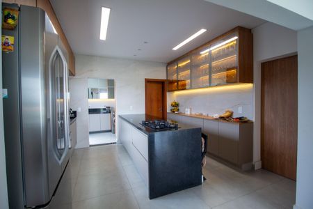 Casa de condomínio para alugar com 299m², 4 quartos e 6 vagasCozinha 