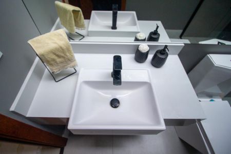 Casa de condomínio para alugar com 299m², 4 quartos e 6 vagasBanheiro Social 