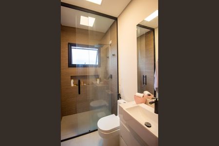 Casa de condomínio para alugar com 299m², 4 quartos e 6 vagasBanheiro da Suíte 3