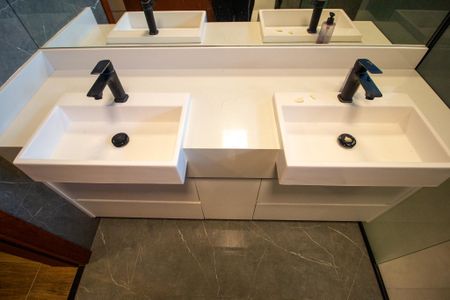 Casa de condomínio para alugar com 299m², 4 quartos e 6 vagasBanheiro da Suíte 1