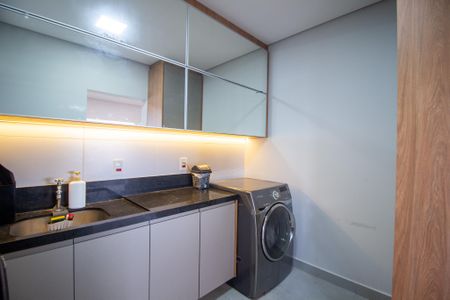 Casa de condomínio para alugar com 299m², 4 quartos e 6 vagasÁrea de Serviço