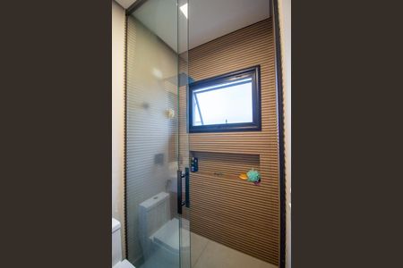 Casa de condomínio para alugar com 299m², 4 quartos e 6 vagasBanheiro da Suíte 2