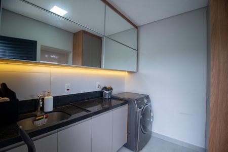 Casa de condomínio para alugar com 299m², 4 quartos e 6 vagasÁrea de Serviço