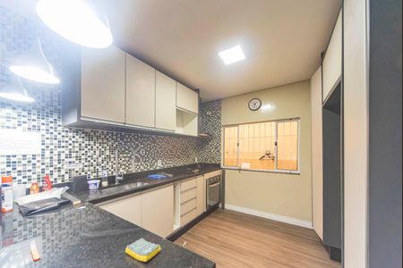 Casa à venda com 219m², 4 quartos e sem vaga Casa à venda com 219m², 4 quartos e sem vagaCozinha