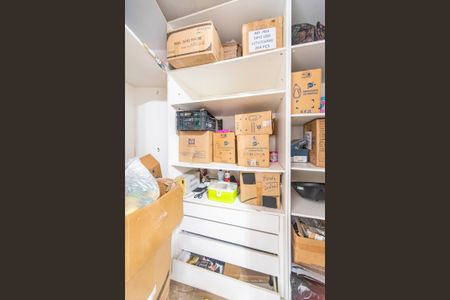 Casa à venda com 219m², 4 quartos e sem vaga Casa à venda com 219m², 4 quartos e sem vagaCloset do Quarto casa 2