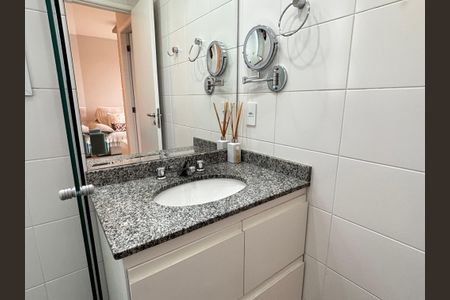 Apartamento à venda com 64m², 2 quartos e 2 vagasBanheiro Social