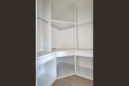 Casa de condomínio à venda com 583m², 5 quartos e 4 vagasCloset da Suíte 1 