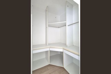 Casa de condomínio à venda com 583m², 5 quartos e 4 vagasCloset da Suíte 3