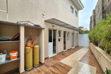 Casa de condomínio à venda com 583m², 5 quartos e 4 vagasCorredor 