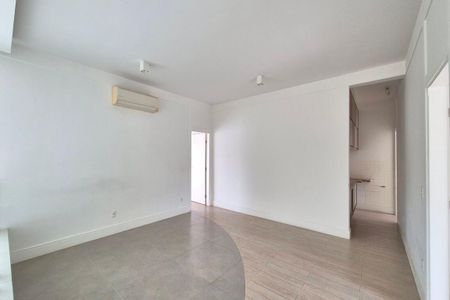 Casa de condomínio à venda com 583m², 5 quartos e 4 vagasHall dos Quartos 