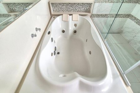 Casa de condomínio à venda com 583m², 5 quartos e 4 vagasDetalhe do Banheiro da suíte 4 