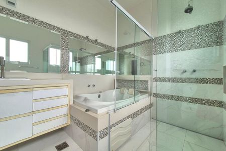 Casa de condomínio à venda com 583m², 5 quartos e 4 vagasBanheiro da Suíte 4