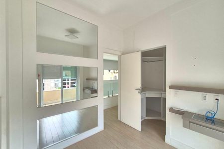 Casa de condomínio à venda com 583m², 5 quartos e 4 vagasQuarto 2 - Suíte