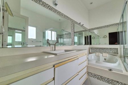 Casa de condomínio à venda com 583m², 5 quartos e 4 vagasBanheiro da Suíte 4