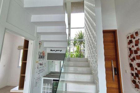 Casa de condomínio à venda com 583m², 5 quartos e 4 vagasEscada 