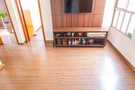 Sala de apartamento à venda com 2 quartos, 50m² em São João Batista, Belo Horizonte