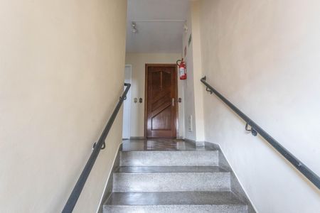 Apartamento à venda com 67m², 3 quartos e 1 vagaEscada do prédio 
