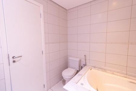 Apartamento à venda com 129m², 3 quartos e 2 vagasBanheiro da Suíte