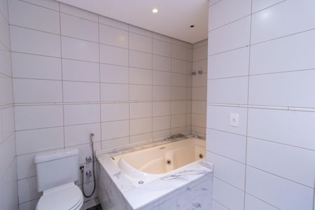 Apartamento à venda com 129m², 3 quartos e 2 vagasBanheiro da Suíte