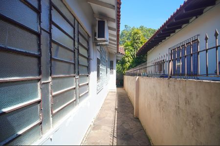 Casa à venda com 166m², 3 quartos e 3 vagasCorredor