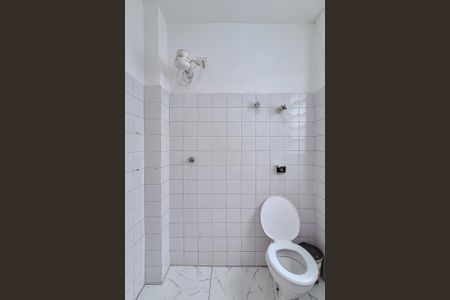 Banheiro de kitnet/studio para alugar com 1 quarto, 28m² em Barra Funda, São Paulo