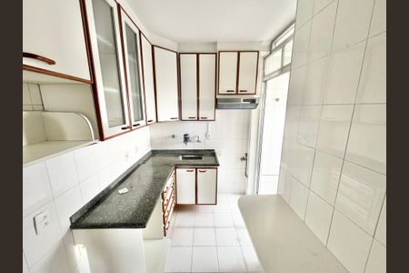 Apartamento à venda com 60m², 2 quartos e 2 vagasCozinha
