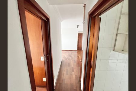 Apartamento à venda com 60m², 2 quartos e 2 vagasCorredor