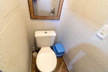 Casa à venda com 180m², 4 quartos e 2 vagas Casa à venda com 180m², 4 quartos e 2 vagasBanheiro 2