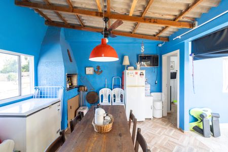 Casa à venda com 180m², 4 quartos e 2 vagas Casa à venda com 180m², 4 quartos e 2 vagasChurrasqueira