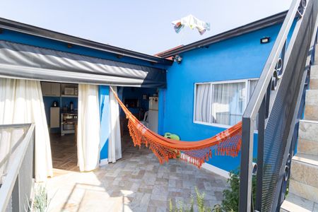 Casa à venda com 180m², 4 quartos e 2 vagas Casa à venda com 180m², 4 quartos e 2 vagasVaranda