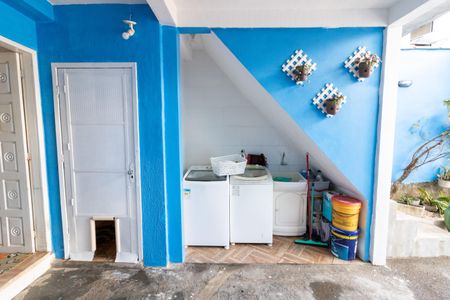 Casa à venda com 180m², 4 quartos e 2 vagas Casa à venda com 180m², 4 quartos e 2 vagasLavanderia