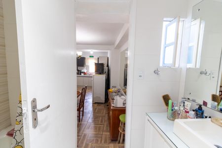 Casa à venda com 180m², 4 quartos e 2 vagas Casa à venda com 180m², 4 quartos e 2 vagasBanheiro 1