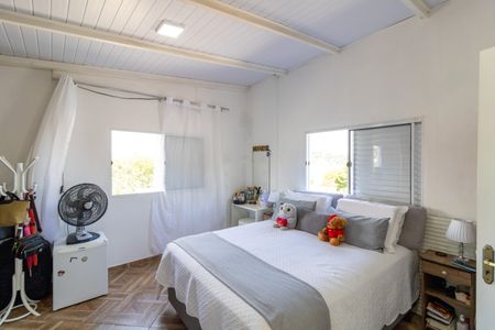 Casa à venda com 180m², 4 quartos e 2 vagas Casa à venda com 180m², 4 quartos e 2 vagasSuíte