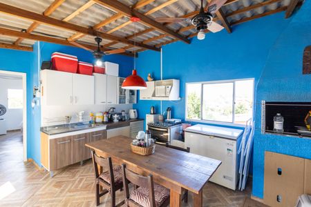 Casa à venda com 180m², 4 quartos e 2 vagas Casa à venda com 180m², 4 quartos e 2 vagasChurrasqueira