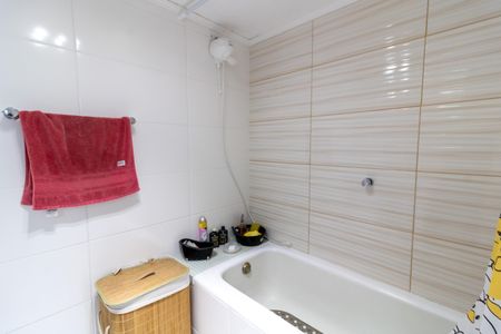 Casa à venda com 180m², 4 quartos e 2 vagas Casa à venda com 180m², 4 quartos e 2 vagasBanheiro 1