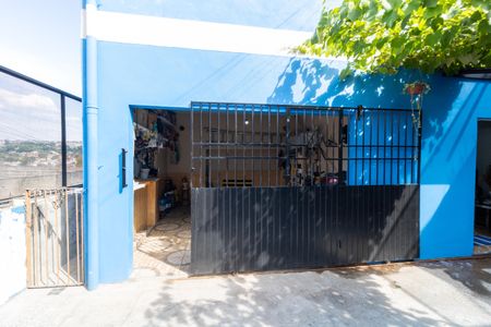 Casa à venda com 180m², 4 quartos e 2 vagas Casa à venda com 180m², 4 quartos e 2 vagasGaragem