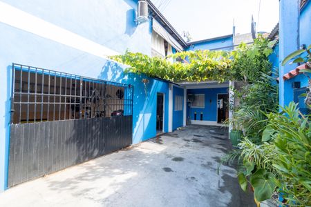 Casa à venda com 180m², 4 quartos e 2 vagas Casa à venda com 180m², 4 quartos e 2 vagasGaragem