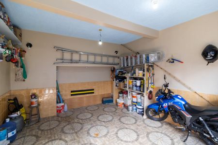 Casa à venda com 180m², 4 quartos e 2 vagas Casa à venda com 180m², 4 quartos e 2 vagasGaragem