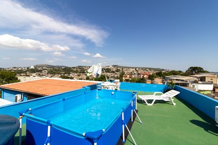 Casa à venda com 180m², 4 quartos e 2 vagas Casa à venda com 180m², 4 quartos e 2 vagasTerraço