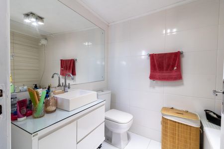 Casa à venda com 180m², 4 quartos e 2 vagas Casa à venda com 180m², 4 quartos e 2 vagasBanheiro 1