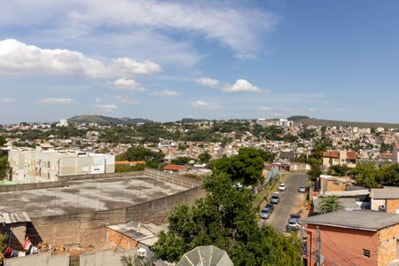 Casa à venda com 180m², 4 quartos e 2 vagas Casa à venda com 180m², 4 quartos e 2 vagasTerraço