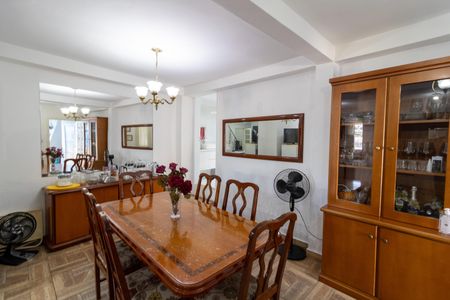 Casa à venda com 180m², 4 quartos e 2 vagas Casa à venda com 180m², 4 quartos e 2 vagasSala de Jantar
