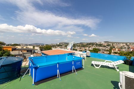 Casa à venda com 180m², 4 quartos e 2 vagas Casa à venda com 180m², 4 quartos e 2 vagasTerraço