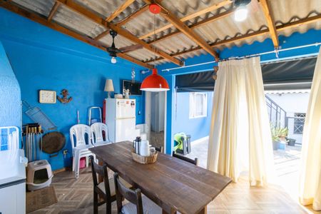 Casa à venda com 180m², 4 quartos e 2 vagas Casa à venda com 180m², 4 quartos e 2 vagasChurrasqueira