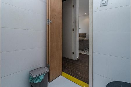 banheiro social_4 de apartamento para alugar com 0 quarto, 34m² em Sacomã, São Paulo