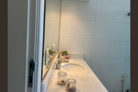 Casa à venda com 122m², 3 quartos e 4 vagasBanheiro