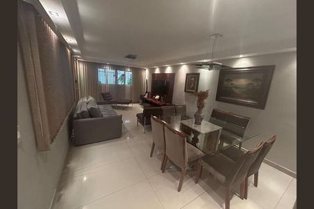 Casa à venda com 122m², 3 quartos e 4 vagasSala