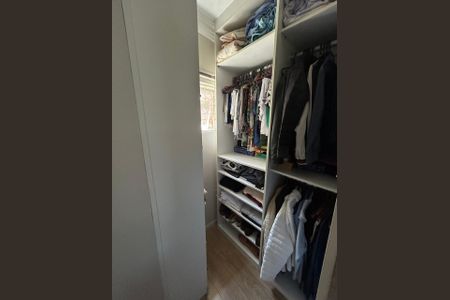Casa à venda com 122m², 3 quartos e 4 vagasCloset